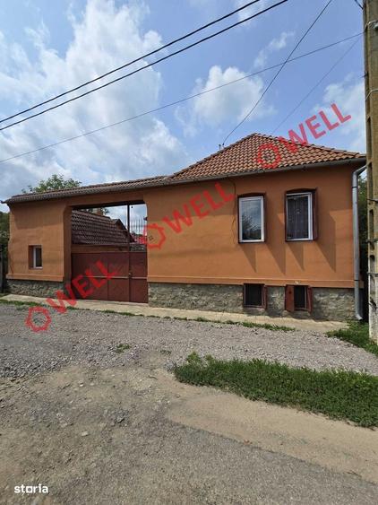 Casă cu 4 camere în Augustin