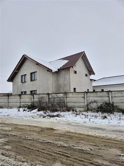 Casă cu 7 camere cu Teren 598 Mp în Sântandrei