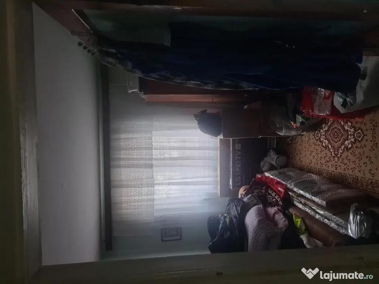 Apartament cu 3 camere semidecomandat în Exterior Vest