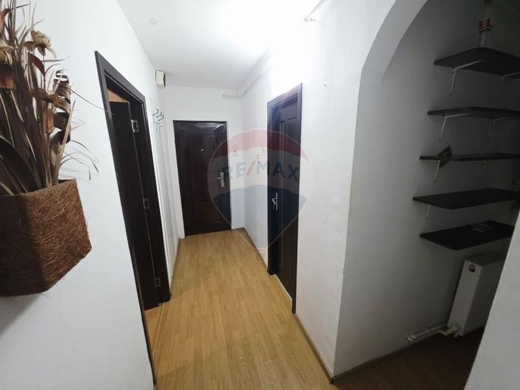 Garsonieră decomandată, mobilată în Dărmănești