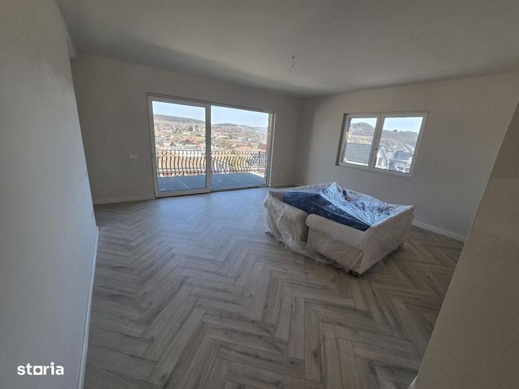 Casă cu 4 camere cu Teren 500 Mp în Corunca