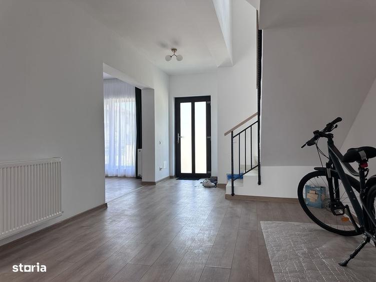 Casă cu 4 camere în Ulmi