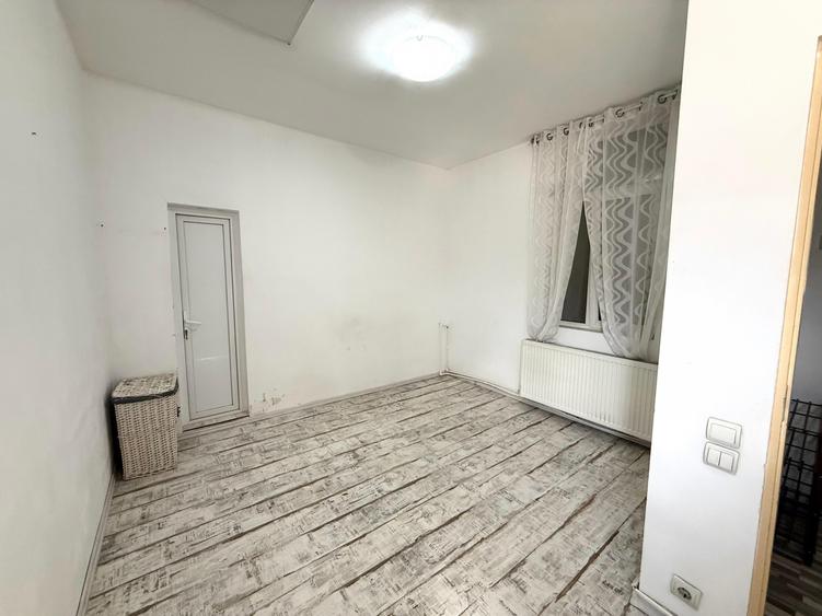 Casă individuală cu 4 camere cu Canalizare în Rahova