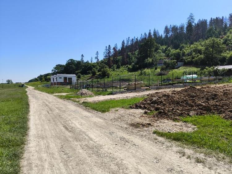 Teren de 2000 mp, în Cristian