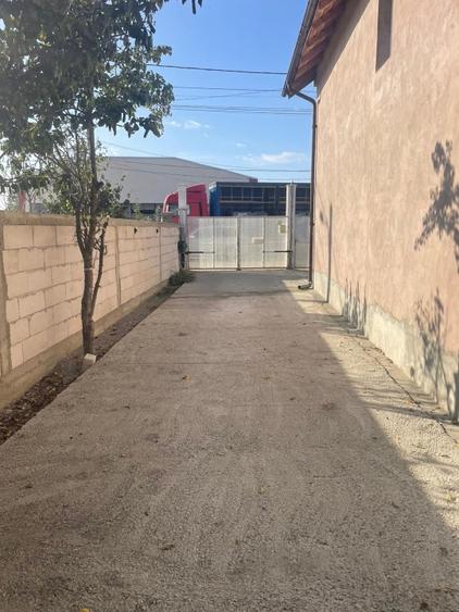 Casă individuală cu 5 camere cu Teren 800 Mp în Vest
