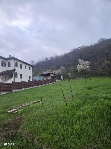 Teren de 580 mp, în Troianu