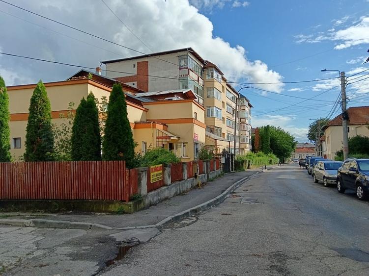 Casă cu 3 camere în Câmpulung Muscel