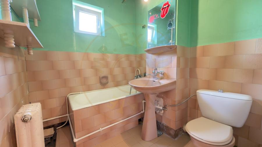 Apartament cu 2 camere semidecomandat în Carei