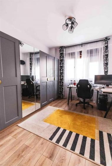 Apartament cu 4 camere decomandat în Central