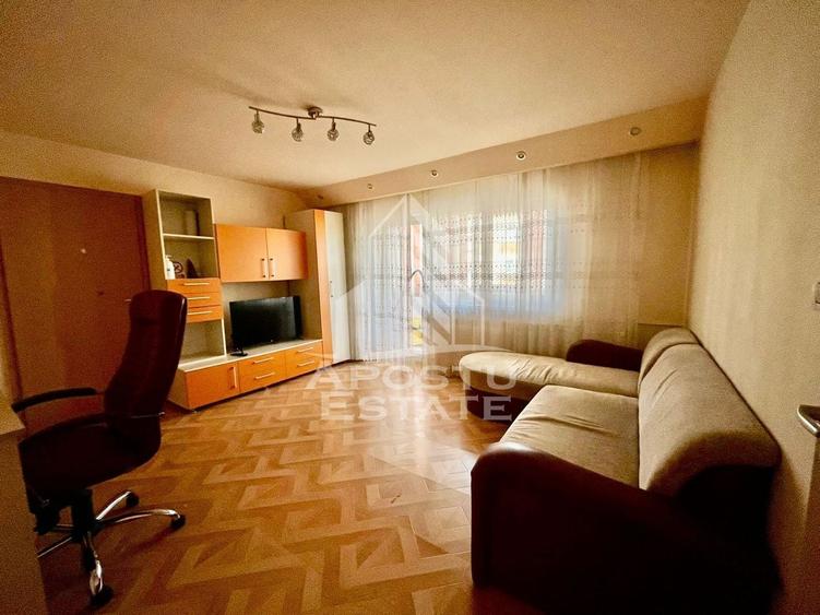 Apartament cu 3 camere decomandat, mobilat în Aradului