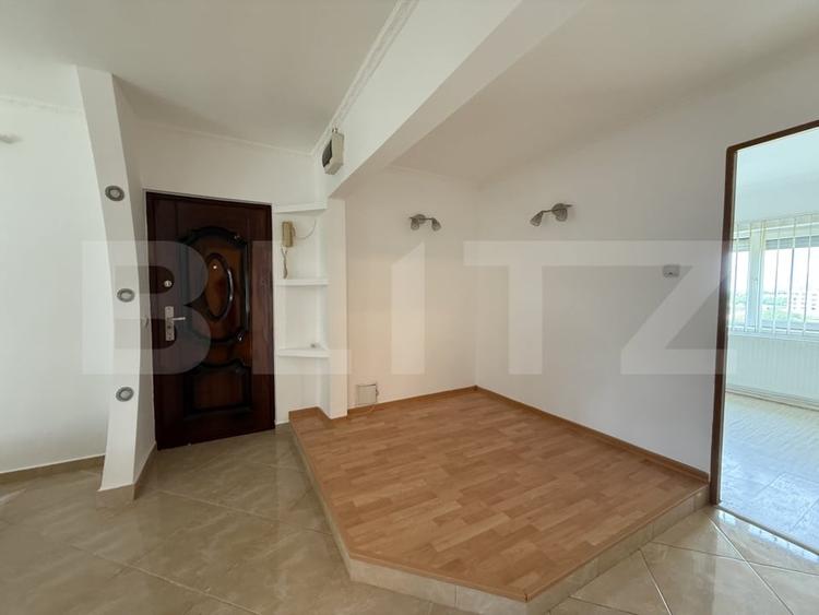 Apartament cu 3 camere decomandat în Micro 16