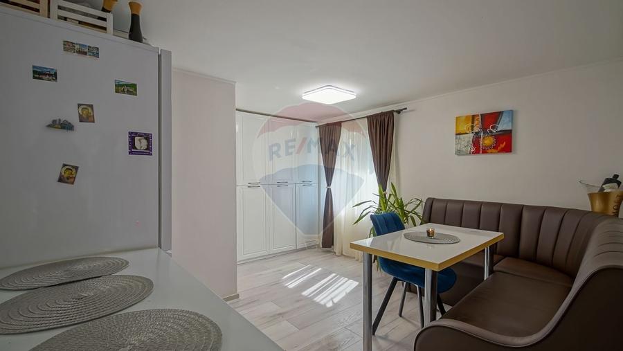 Casă individuală cu 6 camere cu Teren 494 Mp în Vulcan