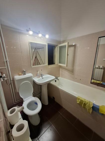 Apartament cu 4 camere semidecomandat în Ultracentral