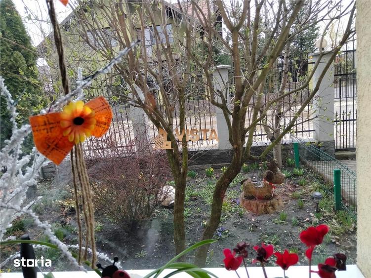 Casă cu 5 camere cu Teren 1000 Mp în Tractorul