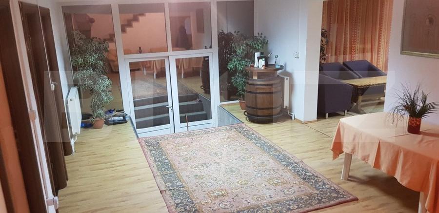 Casă individuală cu 10 camere cu Teren 840 Mp în Moroeni