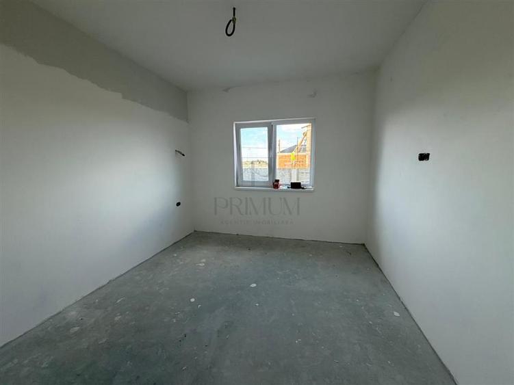Duplex cu 4 camere cu Canalizare în Moșnița Nouă