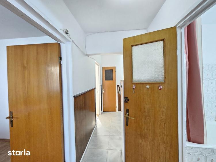 Apartament cu 3 camere decomandat, mobilat în Titan
