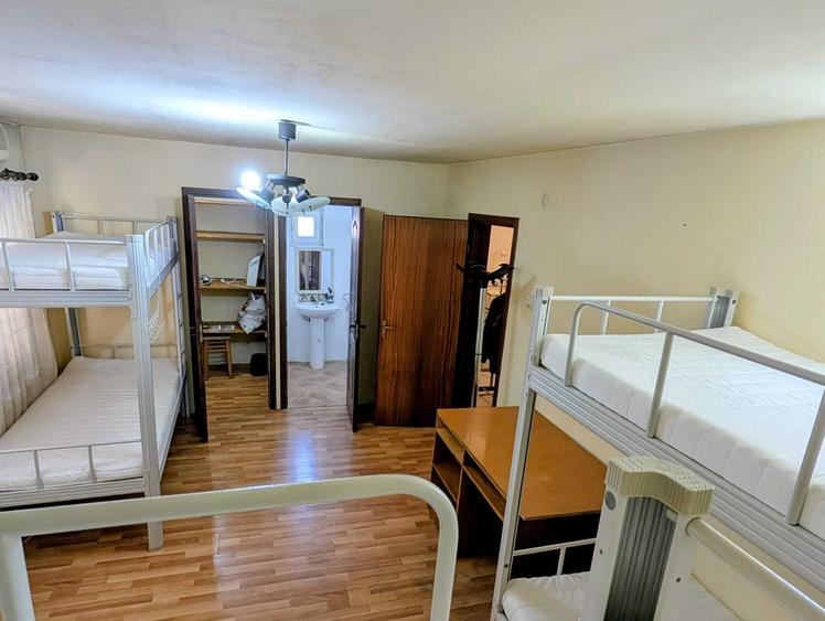 Casă cu 4 camere cu Teren 100 Mp în Central