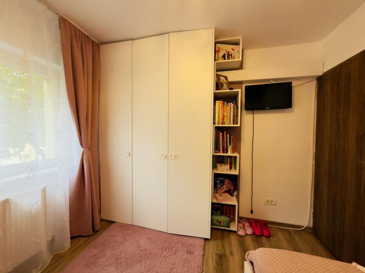Apartament cu 3 camere decomandat, mobilat în Aradului