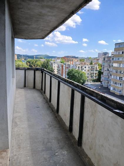 Apartament cu 3 camere decomandat în Corina