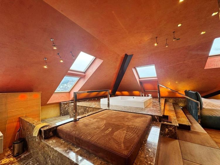 Penthouse cu 5 camere decomandat, mobilat în Blumăna