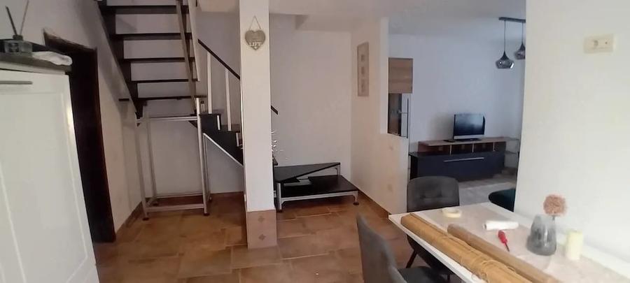Apartament cu 3 camere decomandat în Dâmbovița