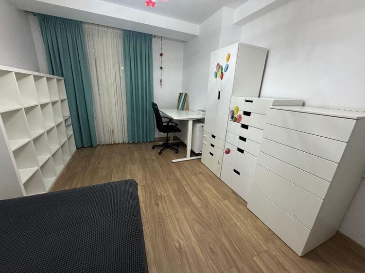 Apartament cu 3 camere decomandat în Exterior Vest