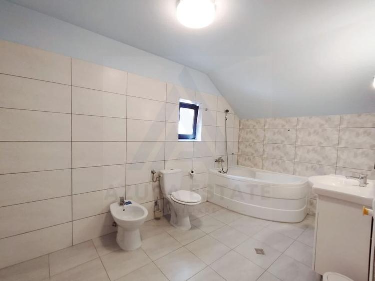 Casă individuală cu 4 camere cu Canalizare în Arhitecților - Calea Cisnădiei