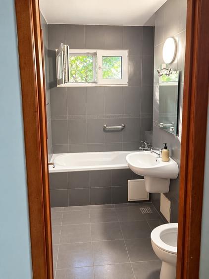 Apartament cu 3 camere decomandat în Titan
