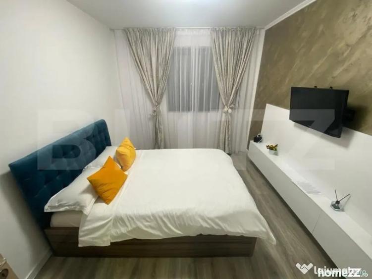 Apartament cu 3 camere semidecomandat în Calea București