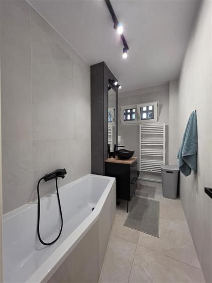Apartament cu 3 camere decomandat în Podu Roș