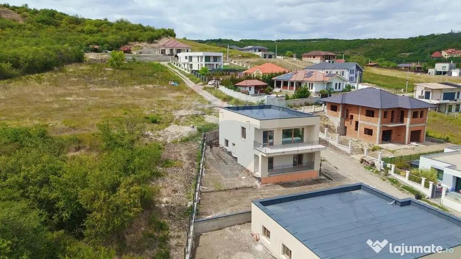 Casă cu 5 camere cu Teren 435 Mp în Săldăbagiu de Munte