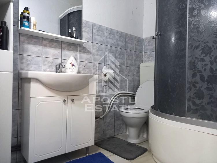 Casă individuală cu 8 camere cu Canalizare în Nord