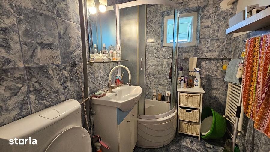 Apartament cu 3 camere decomandat în Tractorul