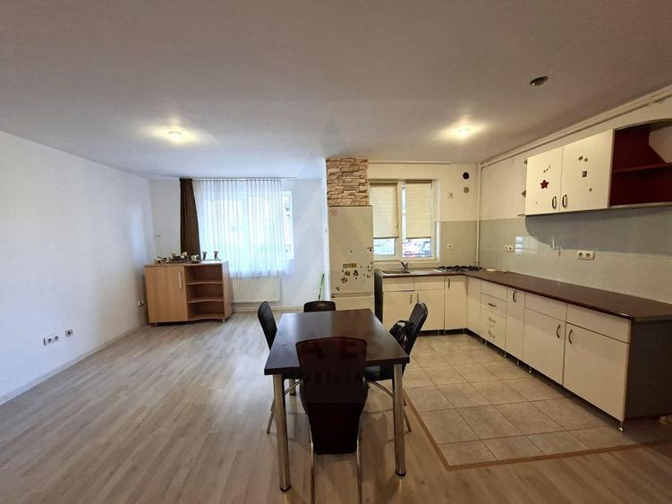 Apartament cu 3 camere semidecomandat în Hipodrom 3