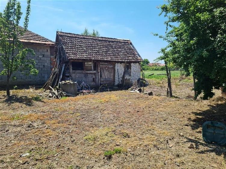 Casă individuală cu 2 camere cu Canalizare în Șiria