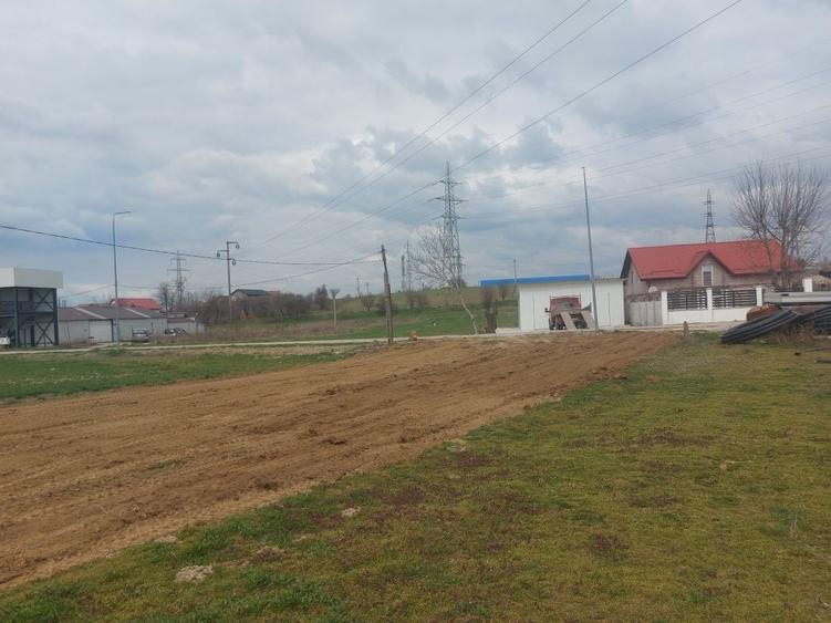 Vand parcele , teren intravilan , stradal, cu toate utilitatile - 7