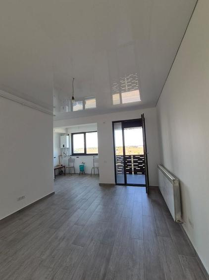Apartament cu 3 camere semidecomandat în Km 5