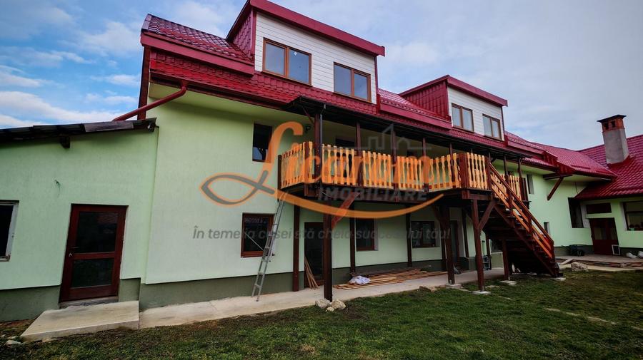 Casă individuală cu 12 camere cu Canalizare în Vulcan