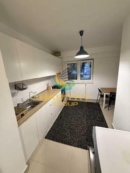 Apartament cu 3 camere semidecomandat, mobilat în Văcăresti