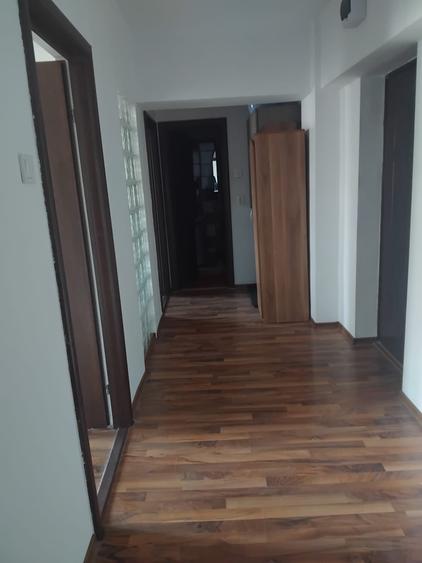 Apartament cu 2 camere decomandat în Trocadero