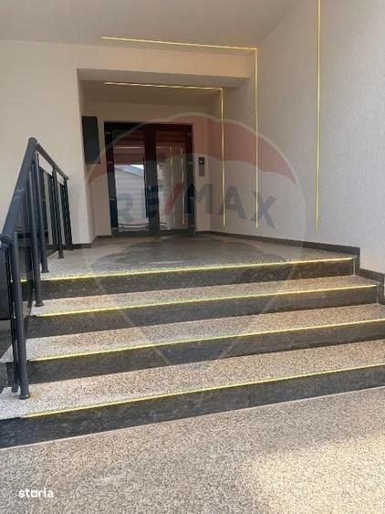 Apartament cu 3 camere în 1 Mai