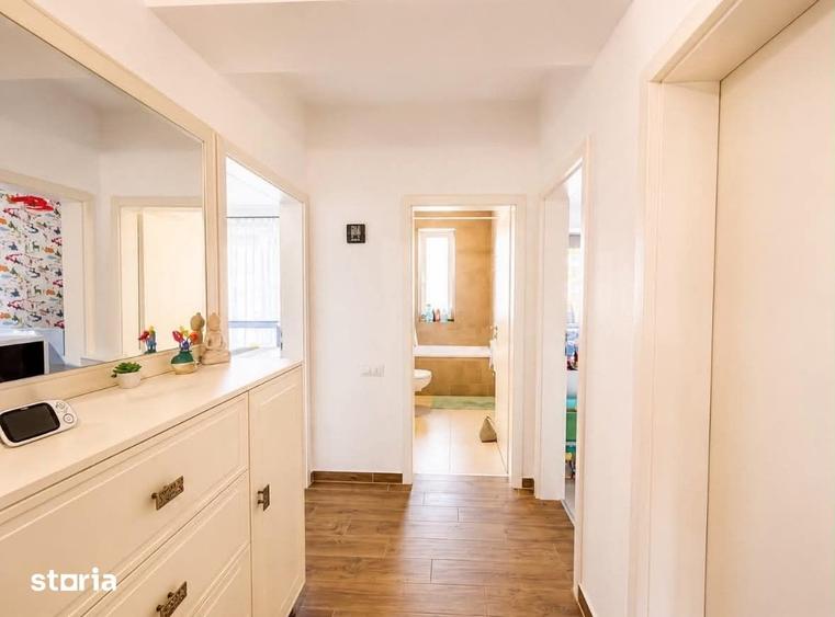 Apartament cu 3 camere decomandat în Tractorul