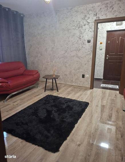 Apartament cu 3 camere semidecomandat în Calea Severinului