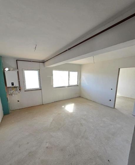 Apartament cu 3 camere semidecomandat în Baciu