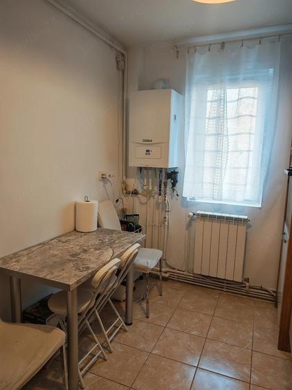 Apartament cu 3 camere semidecomandat în Crig