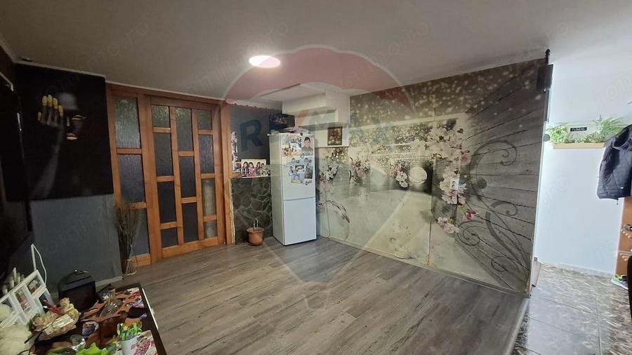 Casă cu 5 camere cu Teren 20 Mp în Central