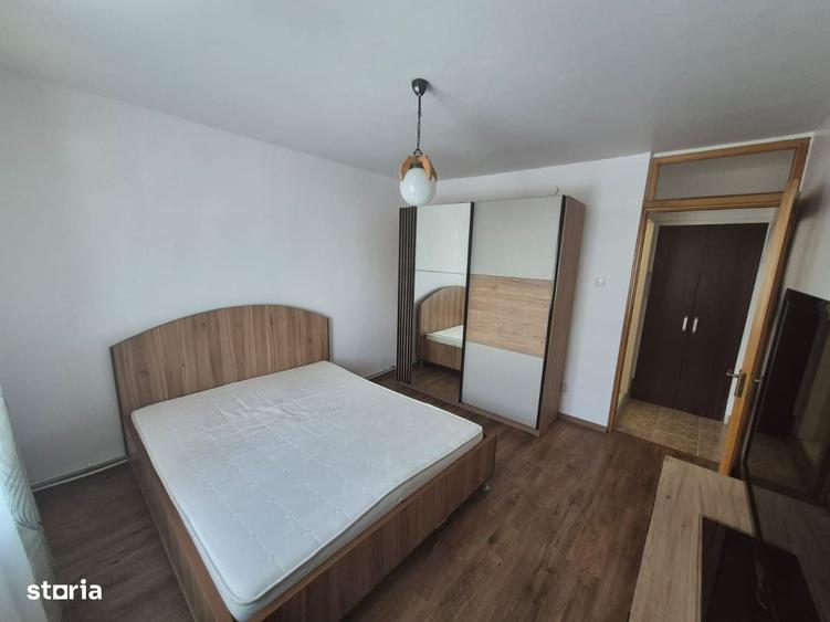 Apartament cu 3 camere decomandat în Rădeana