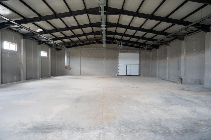 Spațiu industrial, de 550.59997558594 mp, în Frumușani