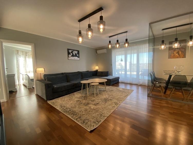 Apartament cu 4 camere decomandat în Sisești